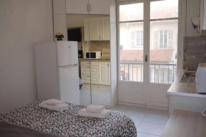 Dream - a studio flat with balcony at 300m from the beach